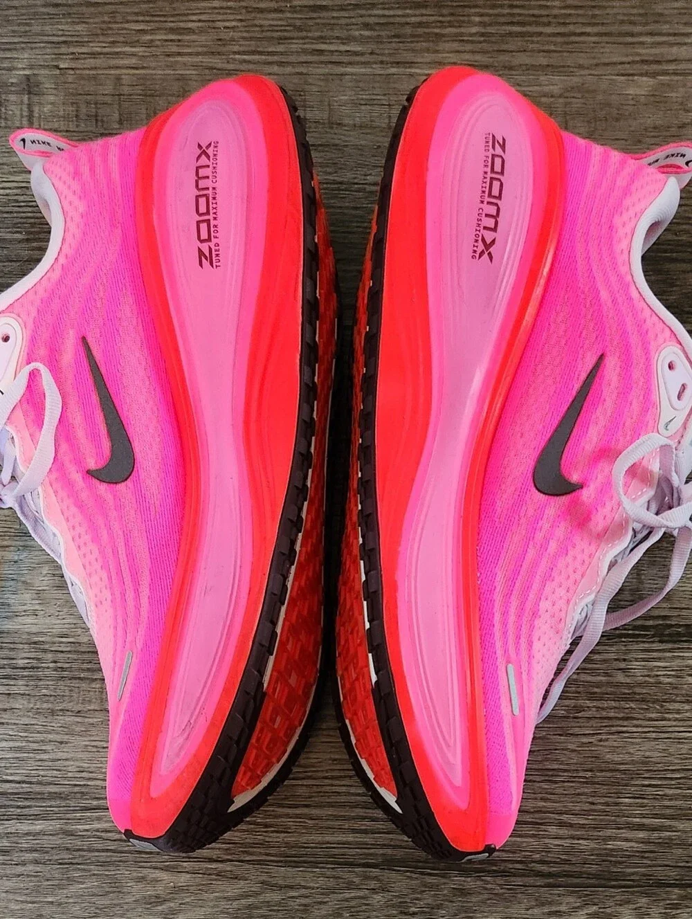 **BRAND NEW** Nike Vomero PLUS Zoom X Sz 8.5 Bright Vibrant Neon Hyper Hot Pink